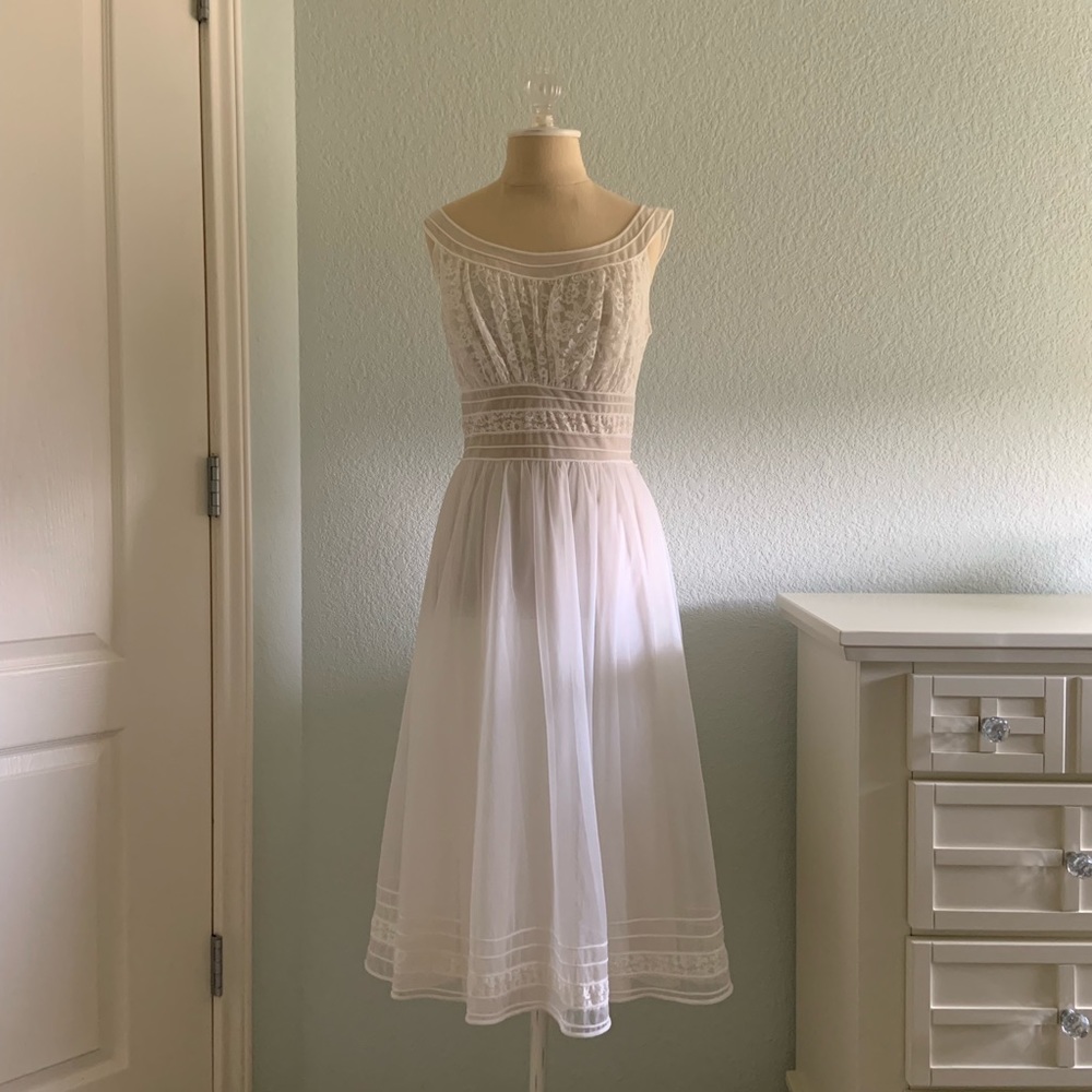 Size 34 (S) SHADOWLINE Vintage Negligee/Gown